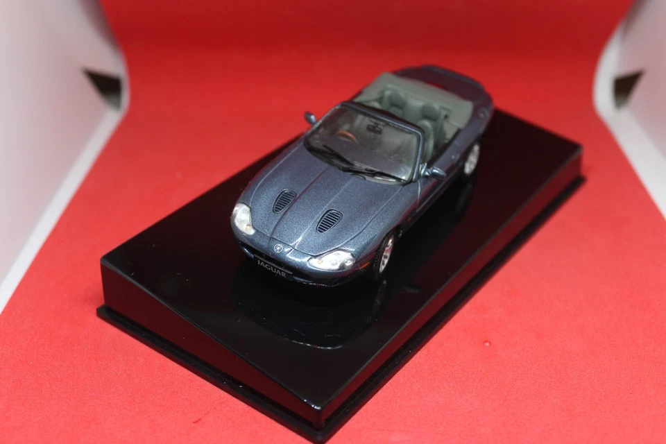 1/43 Jaguar XKR Cabrio - AUTOART - Immagine 2 di 4