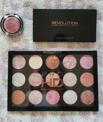 REVOLUTION / Makeup Revolution London lot of 3 items highlighter/blush palettes