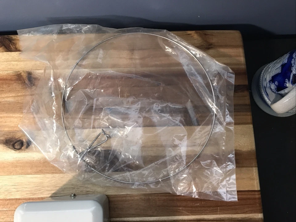 丰田缝纫机 3 螺纹锁型号 6600 W 原装盒 — 第 4/4 张图片