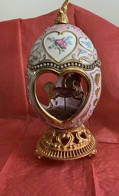 Franklin Mint Musical Fabergé Egg - Image 1 of 4