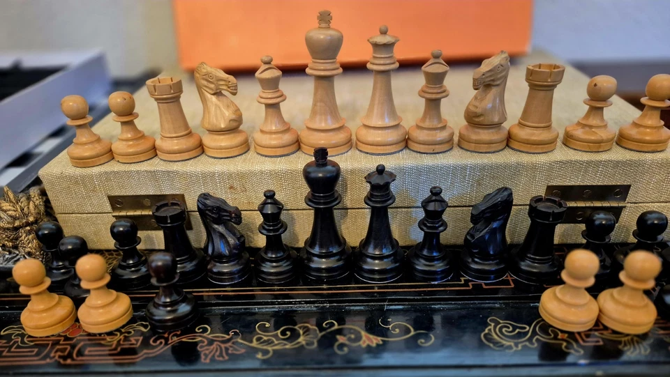 Drueke Luxury Box Wood Ebony Staunton Chess Set 4" King Players Choice? Weighted - Image 3 of 4