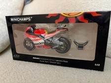 MINICHAMPS Ducati Desmosedici GP11 MotoGP 1:12 Model 2011 Valentino Rossi