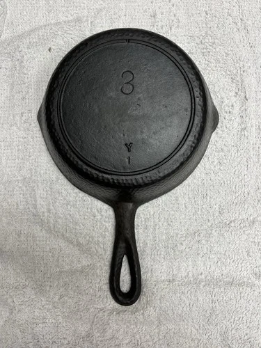 Lodge Cast Iron Skillet #3  Hammered, One Notch