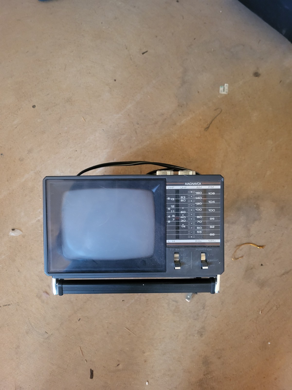 Magnavox BX3912 Portable TV Black and White, 5" AM/FM Radio,