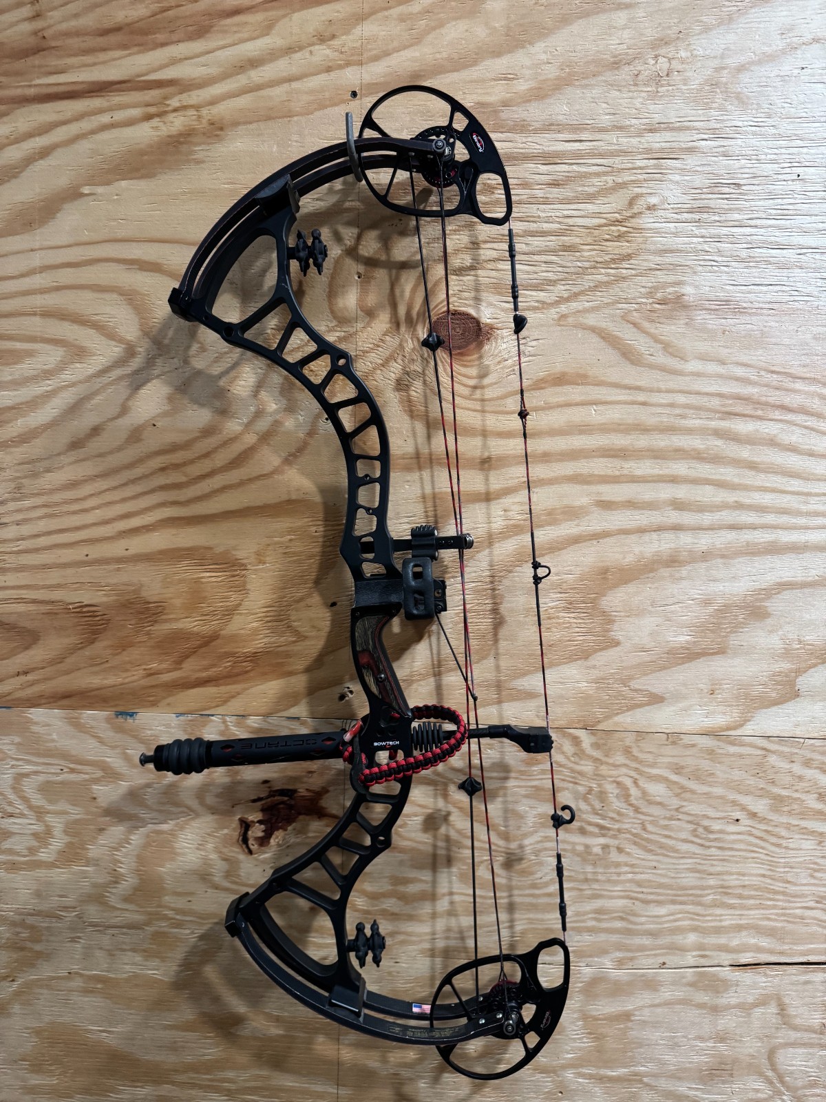Bowtech Insanity CPX Compound Bow RH 60-70# 25.5-30"  