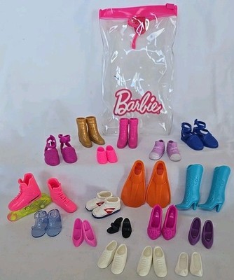Barbie Footwear For Dolls 18 Pairs Slide Bag.   SKU12