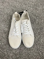Women’s Sneaker Size Medium (7/8)  Brand Solemates