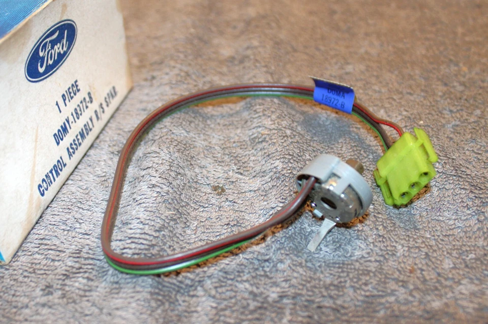 1970 Mustang Cougar Marauder MarkIII NOS 收音机后座扬声器控制开关 — 第 2/3 张图片