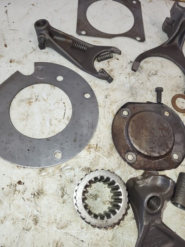 1977 Massey Ferguson 255 Diesel Tractor Misc. Transmission Shift Forks & Parts - Picture 5 of 8