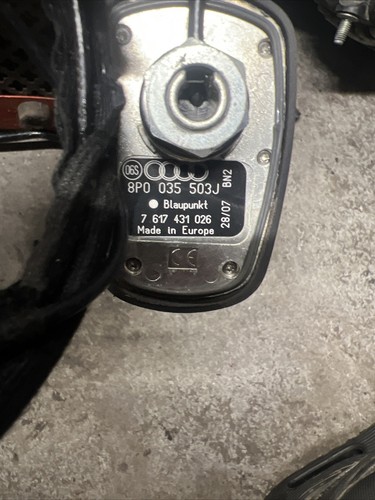 AUDI A3 8P FL 2008-12 SHARK FIN ROOF RADIO AERIAL ANTENNA 8P0035503J - Picture 2 of 2