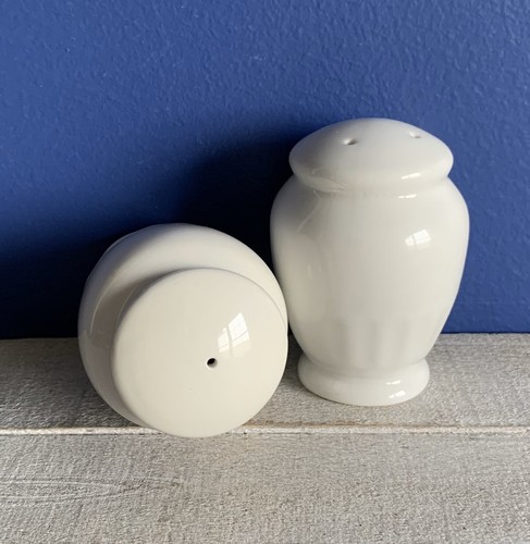 Martha Stewart • MSE • Embossed White China • Salz & Pfefferstreuer Set - Bild 7 von 12