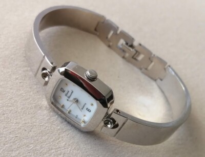 Damenuhr Gérard de Réaumont Classic Quartz Watch Armband versilbert getestet 