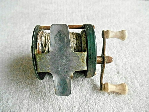 VINTAGE L.M. DICKSON LEVEL WIND FISHING REEL - Picture 7 of 8