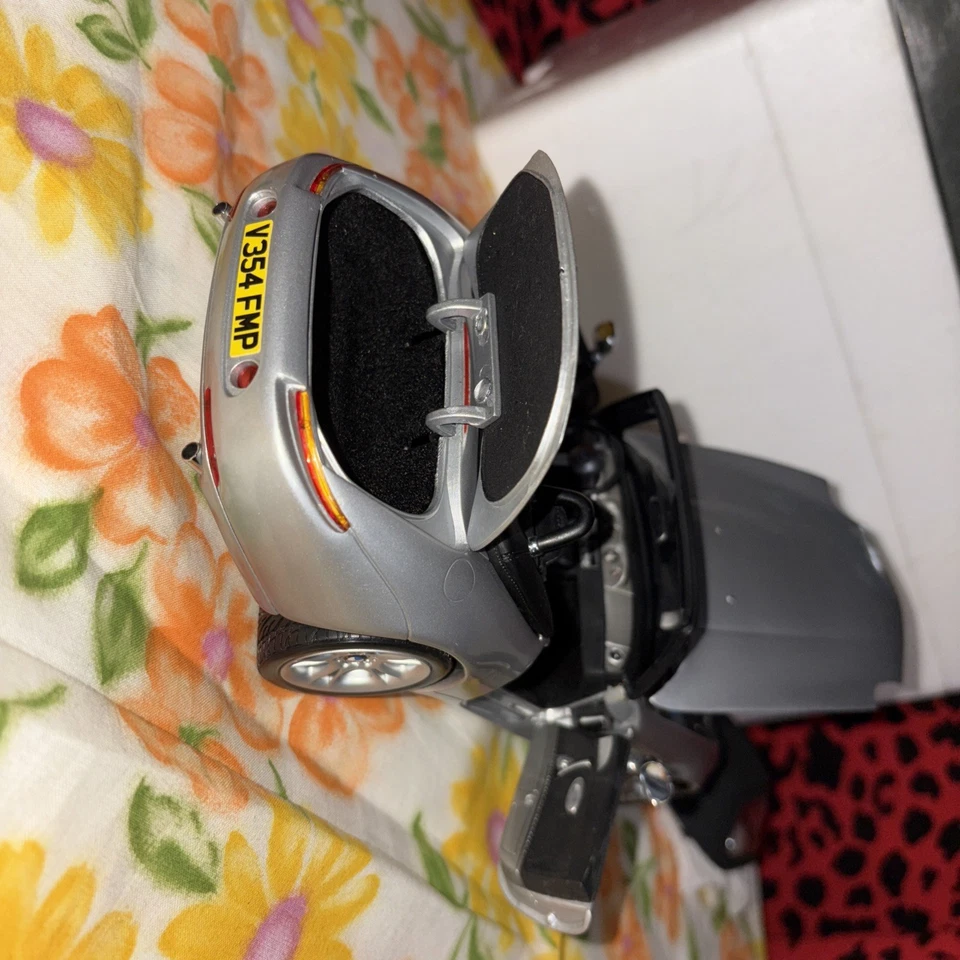 WOW! James Bond Kyosho 1:18 BMW Z8 “El mundo no es suficiente”/¡NUEVO! Foto 4 de 4