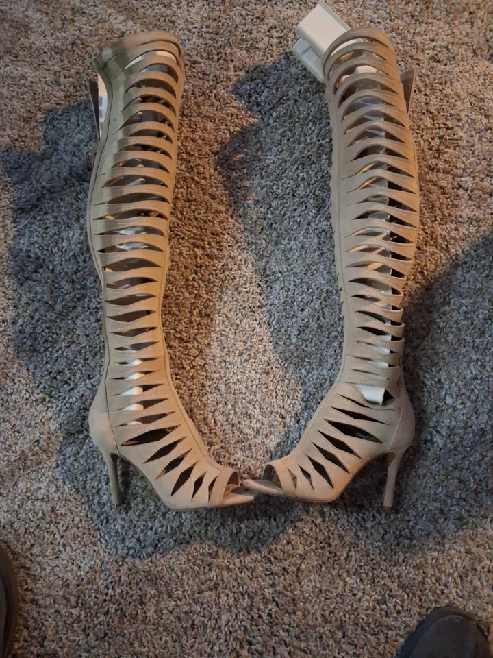 Botas de aguja Vince Camuto Chaendra con tiras Gladiador tostadas/beige hasta la rodilla 8,5 Foto 2 de 4
