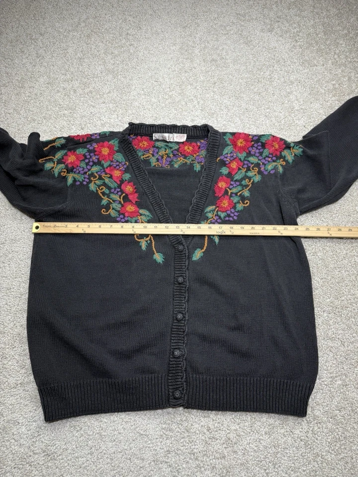 Cárdigan abuela vintage Venezia para mujer negro floral bordado botón 14/16 Foto 4 de 4