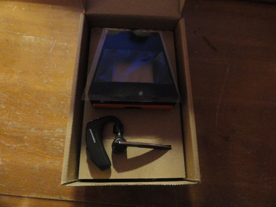 Plantronics Voyager 5200 Office Headset Combo Unit -V5200D -New in Box - Image 3 of 4