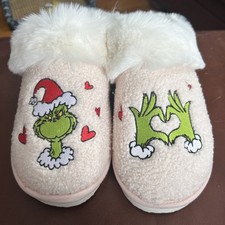 AE Grinch Scuff Slippers Women  s Size 10 NWT