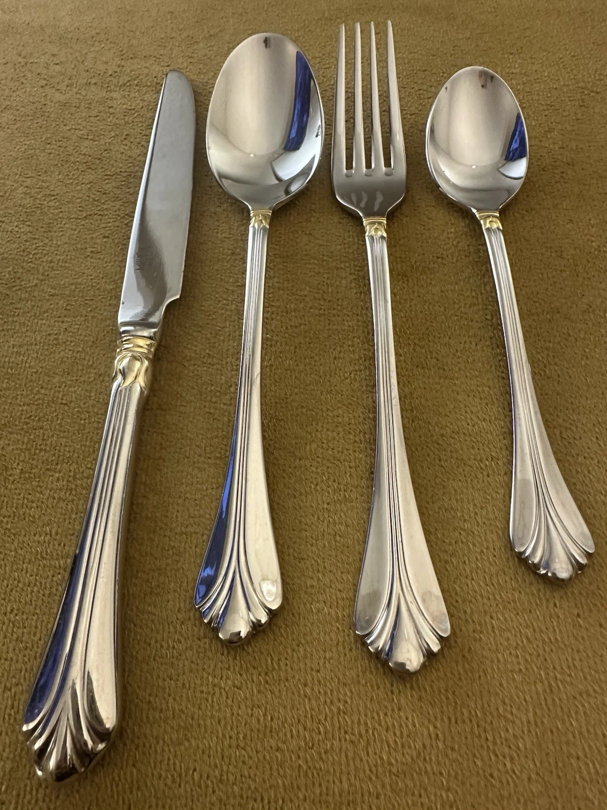 Vtg Mikasa Lyons Gold Accents 4 Piece Stainless 18-8 Steel Place Setting Japan