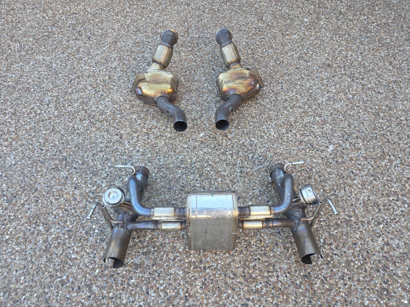 FERRARI F8 TRIBUTO OEM GENUINE ORIGINAL CENTER MUFFLER & CATS EXHAUST SYSTEM
