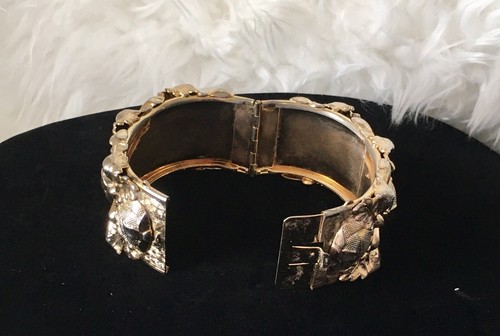 Vintage Unsigned Whiting & Davis Large Embossed Wide Bangle Bracelet - Picture 18 of 19