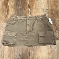 NWT PacSun elastic waist, button and zip cargo skirt. Size L