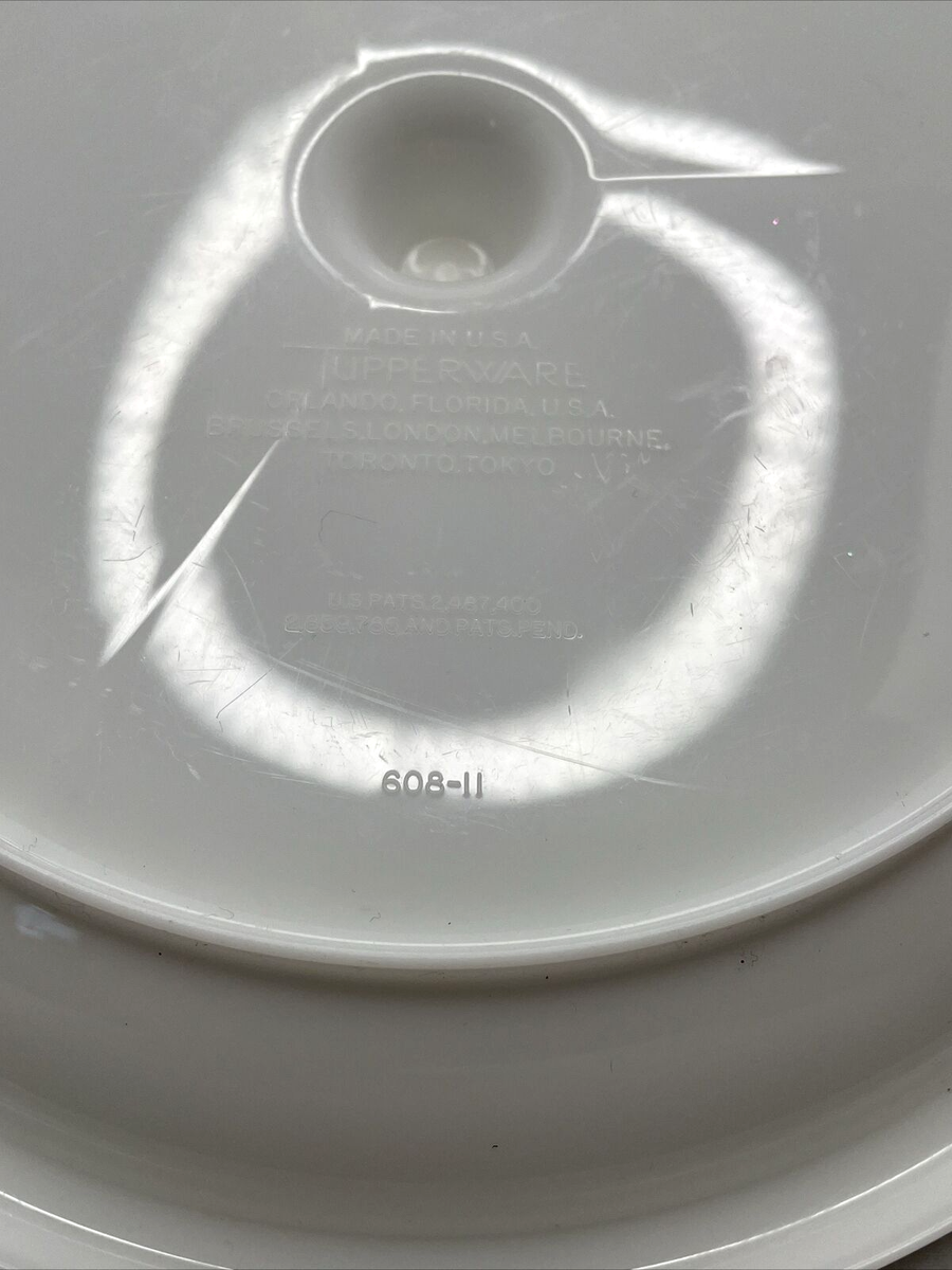 VTG Tupperware White Suzette 608-11 w/Tupper Seal Clear Lid 229-12