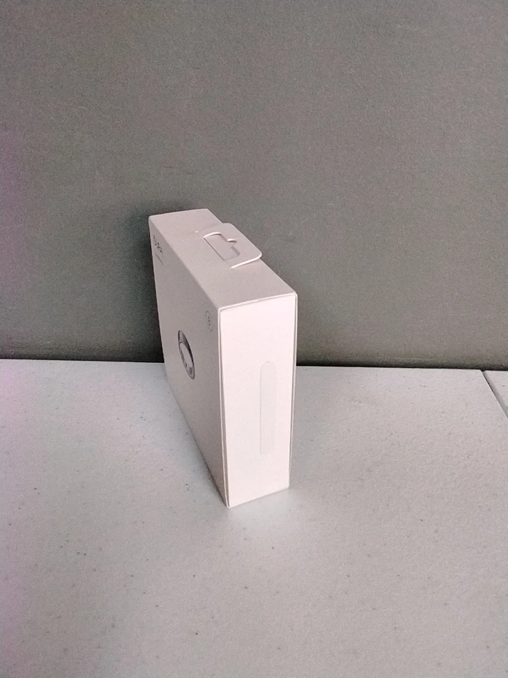 Oura Ring 4 Brushed Silver - Size 8 - Image 3 of 4