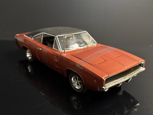 1968 Dodge Charger R/T 1:18 Ertl American Muscle #36573 - Picture 6 of 17