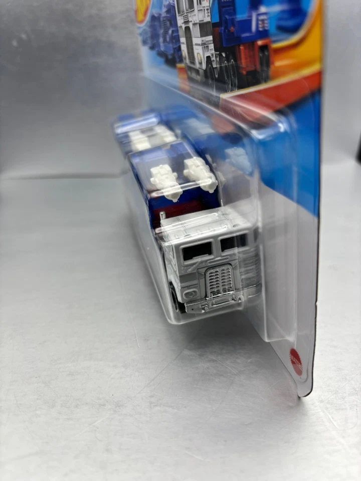 2025 Hot Wheels (Track Fleet) Transformers- "ULTRA MAGNUS" - Image 3 of 4