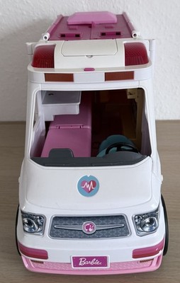 Das Barbie Krankenwagen-Spielset ist Klinik und Krankenwagen