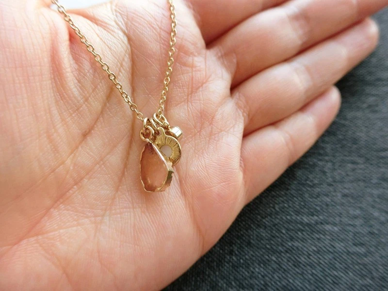 Forever 21 со стразами, жемчугом и кристаллами подвески золотая цепочка короткое ожерелье, 44 см - Изображение 2 из 4