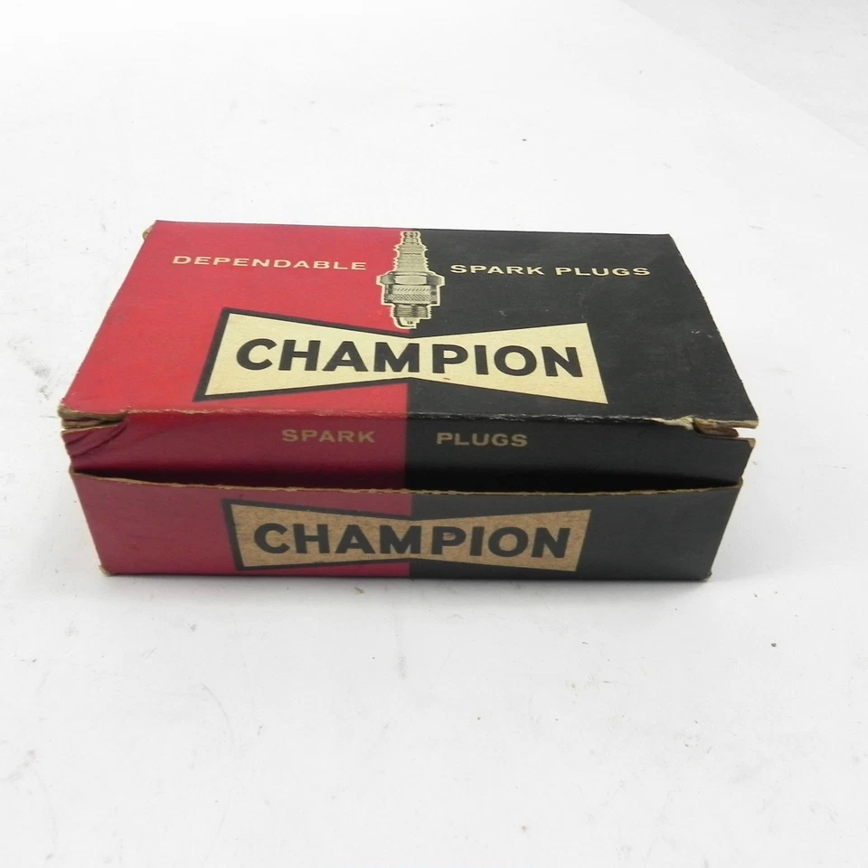 CHAMPION BOX OF 10 SPARK PLUGS NEW OLD STOCK VINTAGE #L-87Y - Image 2 of 4