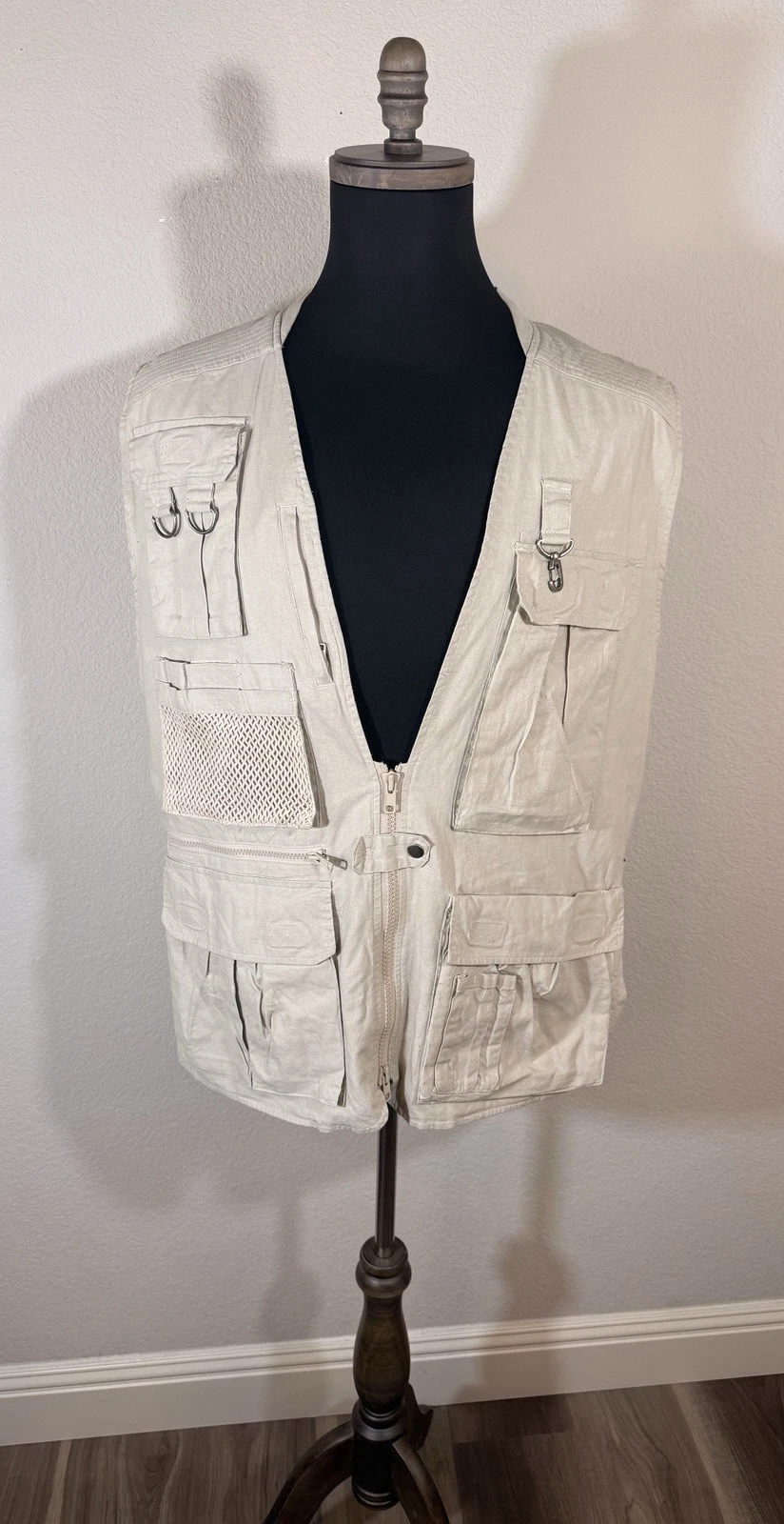The Nature Co. Beige Safari Vest. Size M 100% Cotton. Multiple Pockets.