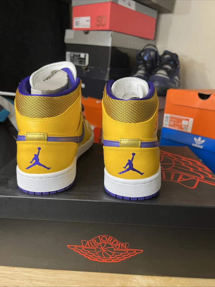 Lakers médios tamanho 9,5 - Air Jordan 1 - Imagem 4 de 4