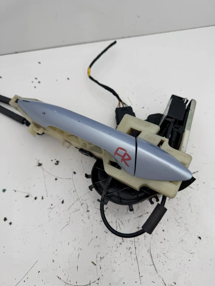 Actuador de cierre de cerradura de puerta derecha Hyundai Elantra 2011-2016 con mango derecho OEM Foto 4 de 4