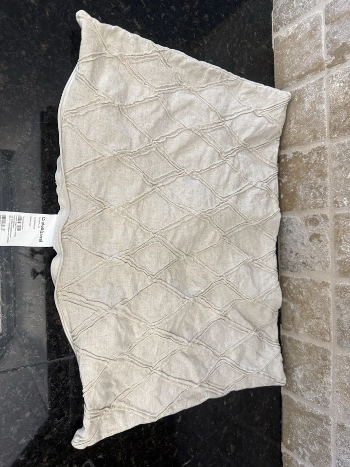 Чехол и вставка для подушки Crate & Barrel 20 x 13 дюймов желтовато-коричневый хаки крест-накрест - Изображение 3 из 4