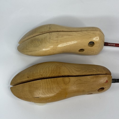 2 Vintage Red Head Shoe Horn Stretcher Men's Adjustable Tan Wood Made in USA - Picture 5 of 6