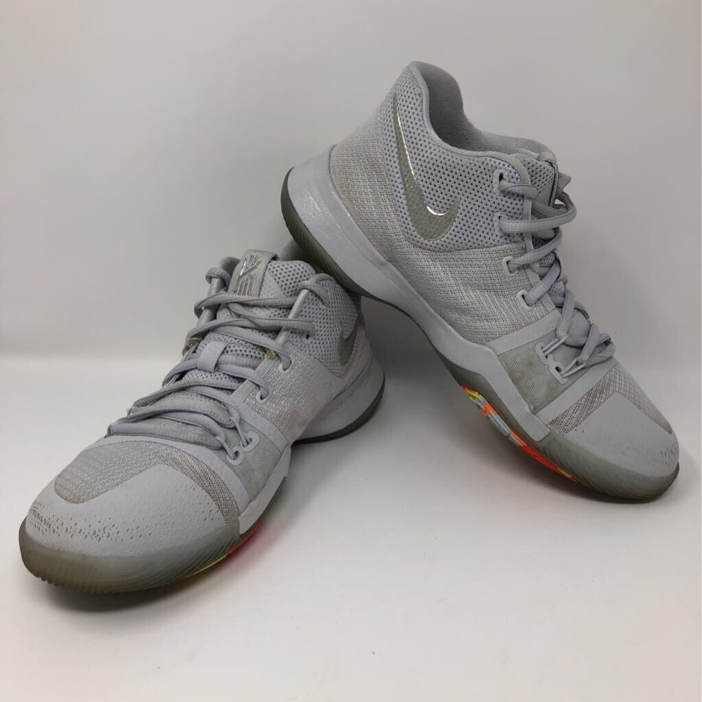 kyrie 3 platinum