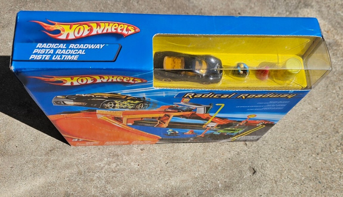 Hot Wheels ハイウェイハウラー 29台 Amazon.com: 2009 Hot Wheels HW City Works Yellow Hiway Hauler w