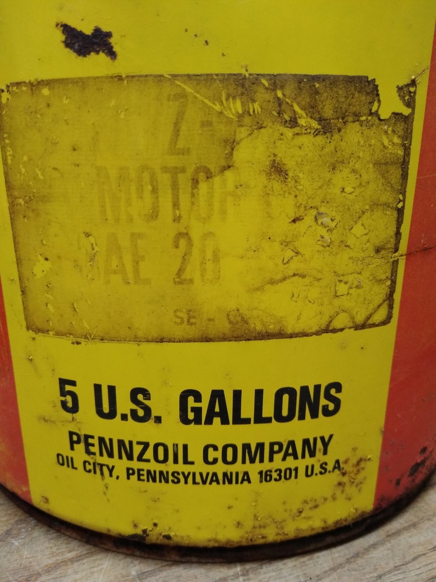 Vtg 5 Gallon Pennzoil SAE 20 Motor Oil Can Red Yellow Metal United