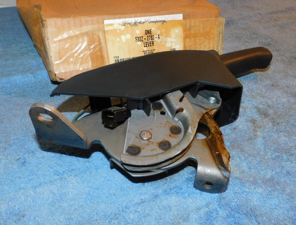 Ford Probe SE GTS GT 1993-1997 NOS FRENO DE ESTACIONAMIENTO CONTROL MANIJA MONTAJE Foto 2 de 4