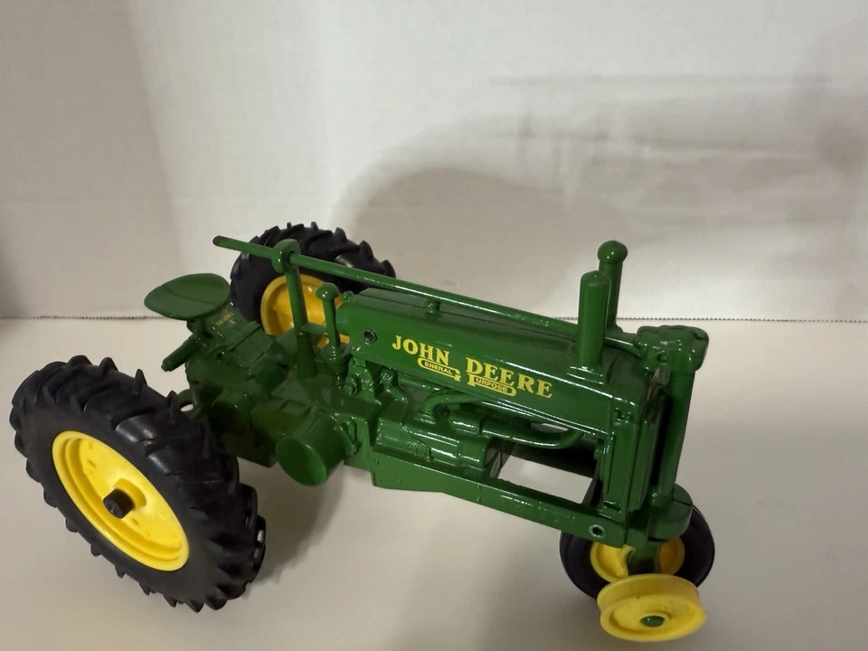Trator Vintage Ertl John Deere 1934 Modelo A Escala 1/16 Diecast SEM CAIXA, DISPLAY - Imagem 3 de 4