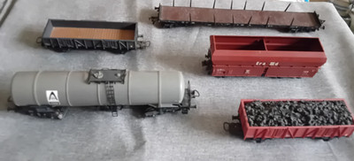 Diverse Wagons für Modeleisenbahn