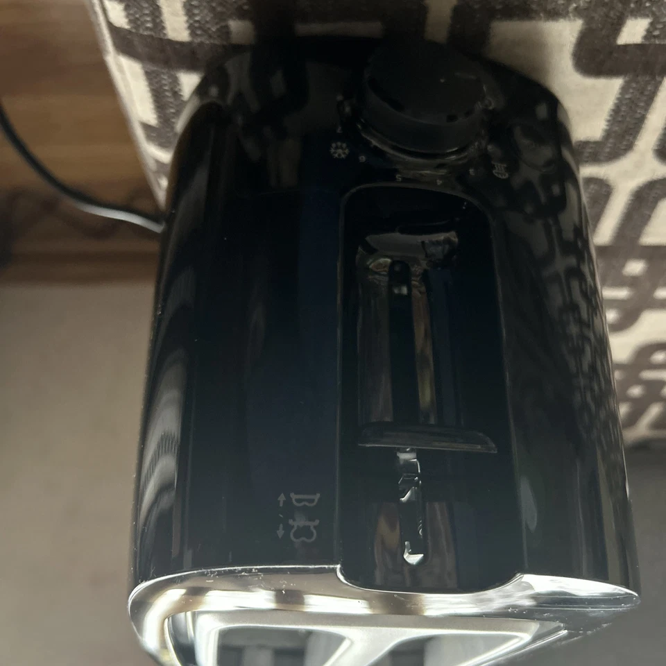 Philips Toaster 2 Slots 8 Settings Bun Rack Defrost High Lift, Black (HD2581/91) - Image 2 of 4