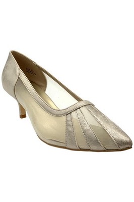 Bellini Women's  Blase Pointed Toe Everyday Comfort Pump Gold/Matallic