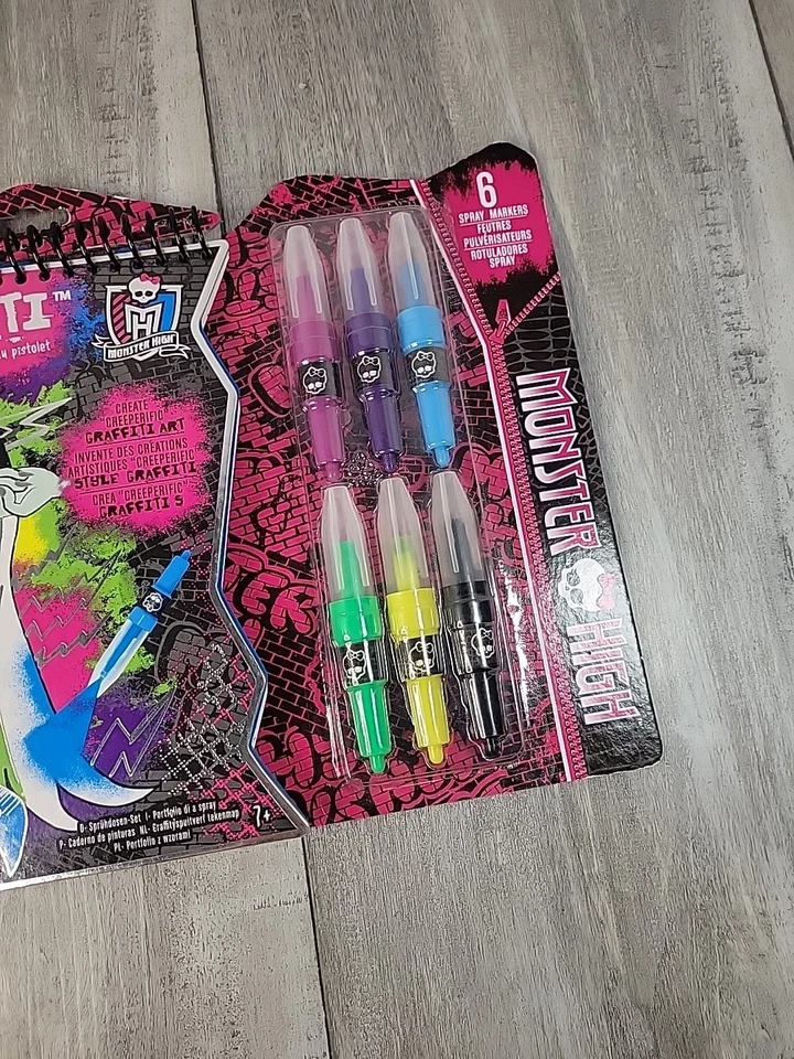 Brand New Old Stock Monster High RARE Sprayffiti Set - Monster High Art Set - Image 3 of 4