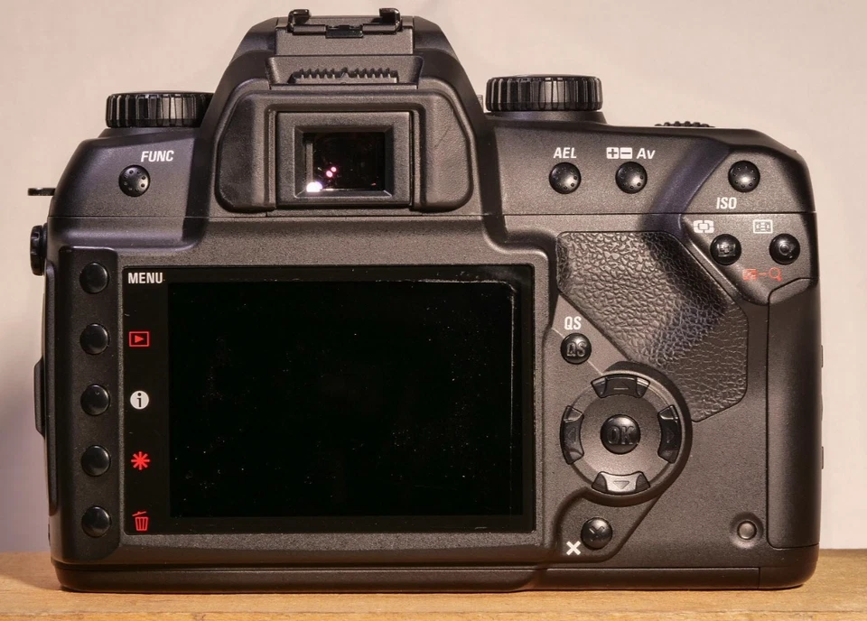 SIGMA SD15 mit Objektiv SIGMA-DC 18-125mm mit Zubehörpaket - Bild 4 von 4