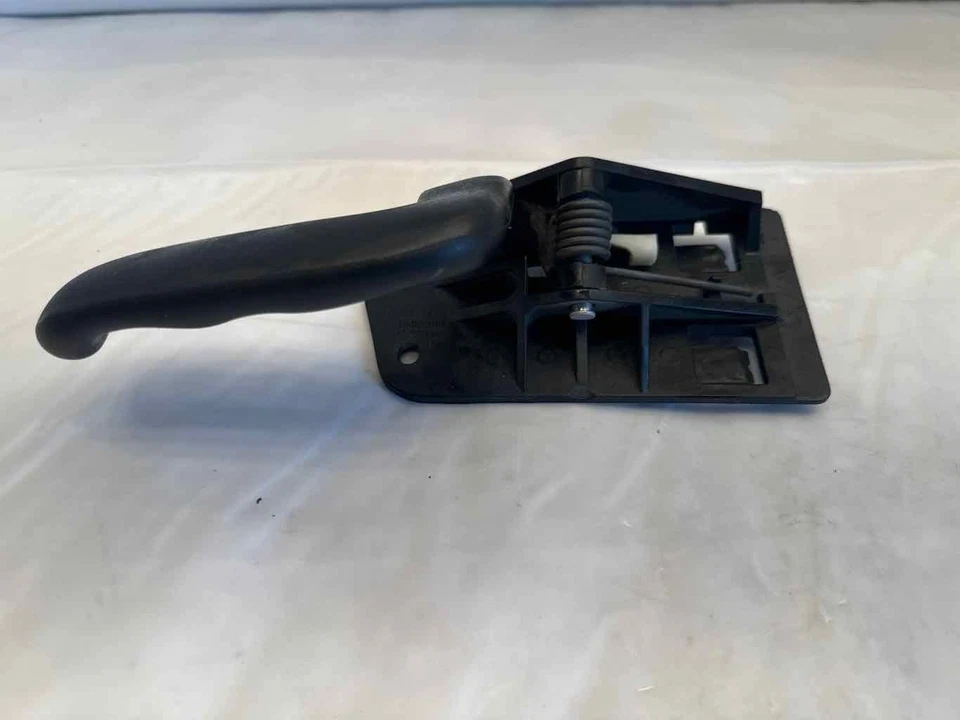 Manija de puerta interior trasera izquierda lado del conductor Chevrolet Tahoe 2000-2006 OEM Foto 3 de 4