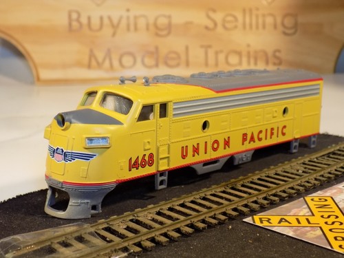 HO EMD F-7 Shell Union Pacific Diesel 1468 (050310) - Picture 2 of 12